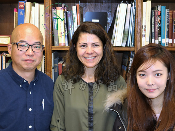 哈佛大學礦物博物館館長（中）Raquel-Alonso-Perez拉奎爾·阿隆索·佩雷斯，譚力（左），譚格格（右）